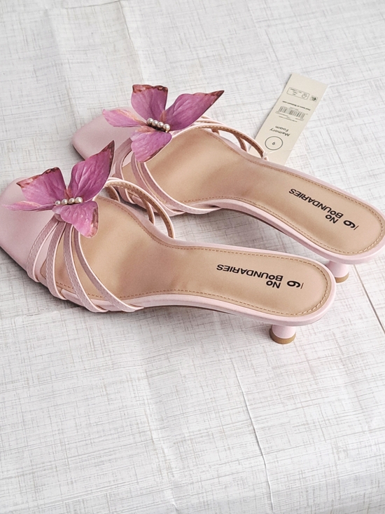 No Boundaries Shoes - No Boundaries Women's Pink Butterfly Accent Slide Heels